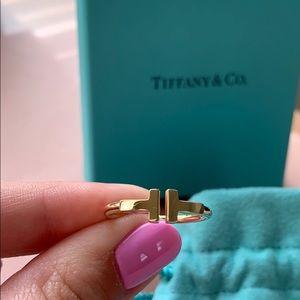 Tiffany & Co.  T Wire Ring in 18k Gold